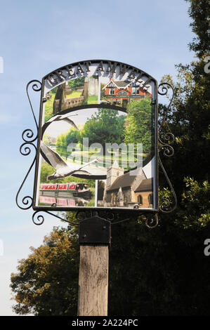 Segno di villaggio, grande Amwell, Hertfordshire, che raffigura la chiesa Parrocchiale, il George IV Inn, il nuovo River, e il villaggio di scorte. Foto Stock