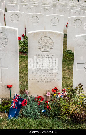 La Tomba degli Ignoti soldato australiano al CWGC Adelaide Cemetery-Villers Brettonneux nei pressi di Amiens Foto Stock