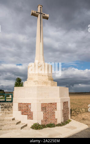 La Croce del sacrificio a Warloy CWGC Baillon cimitero vicino Amiens sulla Somme Foto Stock