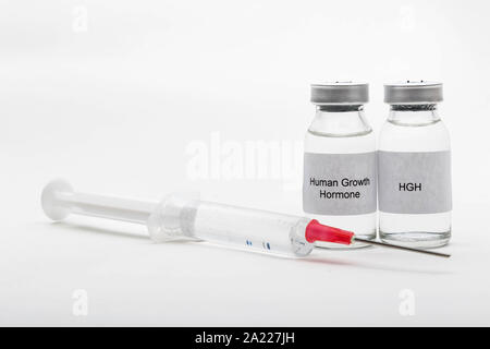 Concetto medico mostrando medical 2 fiale mediche lettura & HGH ormone della crescita umano con una siringa Foto Stock