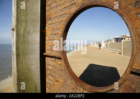 Naufragio Memorial sul lungomare, Cleveleys, Nr Blackpool, costa di Fylde, Regno Unito. Foto Stock