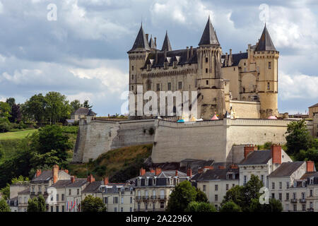 Chateau de Saumur nella Valle della Loira, in Francia. Originariamente costruito come un castello del X secolo come una rocca fortificata contro gli attacchi di Norman. Esso w Foto Stock