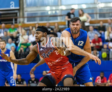 Crystal Palace di Londra, UK, 28 settembre 2019. Il lituano basket stelle i gemelli Lavrinovic giocano la loro prima partita di basket per London City Royals. London City Royals win 84 57 nella partita contro il Bristol volantini. Copyright Carol moiré/Alamy Foto Stock