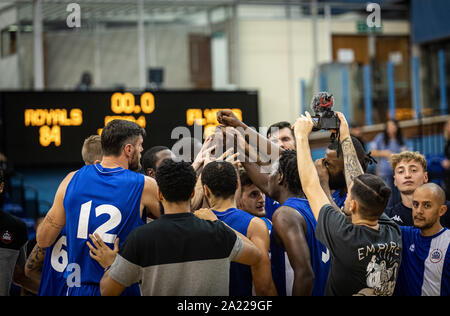 Crystal Palace di Londra, UK, 28 settembre 2019. Il lituano basket stelle i gemelli Lavrinovic giocano la loro prima partita di basket per London City Royals. London City Royals win 84 57 nella partita contro il Bristol volantini. Copyright Carol moiré/Alamy Foto Stock