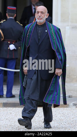 Parigi, Francia. Il 30 settembre, 2019. Ex Presidente afgano Hamid Karzai arriva all'Elysee Palace a Parigi il lunedì, 30 settembre 2019. Visitando i leader e i capi di Stato hanno partecipato ad un pranzo offerto dal Presidente francese Emmanuel Macron a seguito di un memoriale di servizio in onore dell ex Presidente francese Jacques Chirac, morto il 26 settembre, all'età di 86. Foto di David Silpa/UPI Credito: UPI/Alamy Live News Foto Stock