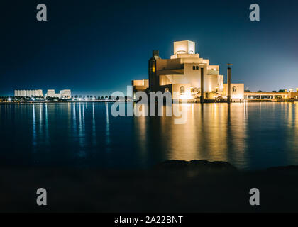 Edificio del Museo di Arte Islamica a Doha in Qatar. Il museo di arte islamica è una pietra miliare di Doha, in Qatar. Foto Stock