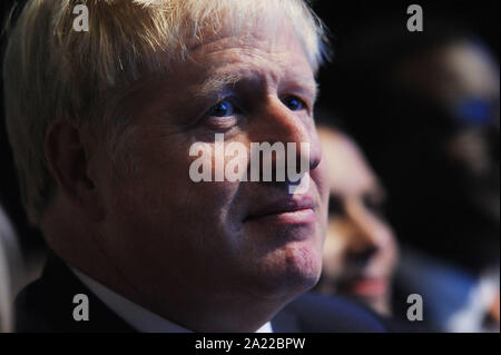 Manchester, Regno Unito. Il 30 settembre, 2019. (Centro) Boris Johnson, Primo Ministro, ascoltando il discorso alla conferenza di Sajid Javid, il Cancelliere dello Scacchiere, nella seconda giornata del congresso del partito conservatore al Manchester Central Convention Complex. Credito: Kevin Hayes/Alamy Live News Foto Stock