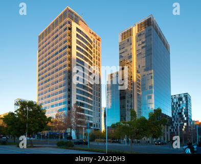 Santiago, Regione Metropolitana, Cile - edifici per uffici a Nueva Las Condes centro business a Las Condes distretto. Foto Stock