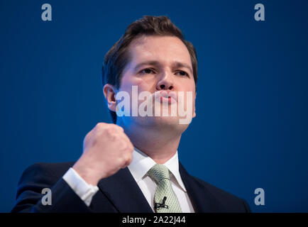 Manchester, Regno Unito. Il 30 settembre, 2019. Robert Jenrick, Segretario di Stato per l'alloggiamento, la Comunità e il governo locale e MP per Newark parla di due giorno del Congresso del Partito Conservatore di Manchester. Credito: Russell Hart/Alamy Live News Foto Stock