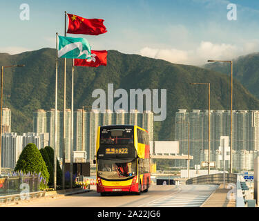 Tung Chung dal aeroporto di Hong Kong, Lantau, Hong Kong. Foto Stock