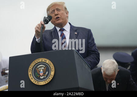 Arlington, Virginia, Stati Uniti d'America. Il 30 settembre, 2019. Il Presidente degli Stati Uniti, Trump partecipa alle Forze Armate Cerimonia di benvenuto in onore del ventesimo presidente del Joint Chiefs di staff Mark Milley a base comune Myer in Virginia, Settembre 30, 2019 Credit: Chris Kleponis/CNP/ZUMA filo/Alamy Live News Foto Stock