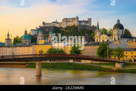 Salisburgo cityscapes nella luce del mattino. Foto Stock