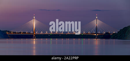 Ponte Megyeri. Questo incredibile ponte vi è un confine a est di Budapest. Foto Stock