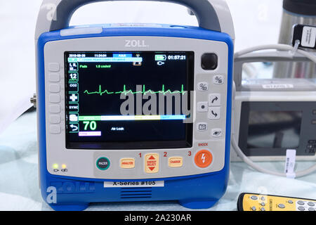 Cuore e monitor o defibrillatore, Foto Stock