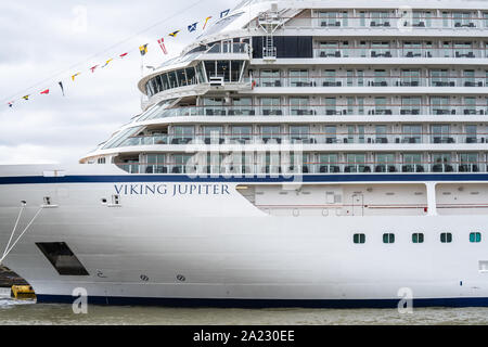 Londra, UK, 14 luglio 2019. Il Vichingo Giove crociera, appartenente al Viking Cruise Line, ancorato a Greenwich Foto Stock