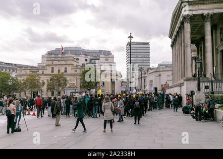 Dimostrazione contro la sovranità cinese di Hong Kong, Trafalgar Square, Londra, 28 settembre 2019. Centinaia di pf la gente si riunisce dopo marciando dal Consolato cinese Foto Stock