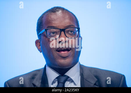 Manchester, Regno Unito. Il 30 settembre, 2019. Kwasi Kwarteng, Ministro di Stato per gli affari, di energia e di pulire la crescita e MP per Spelthorne parla di due giorno del Congresso del Partito Conservatore di Manchester. Credito: Russell Hart/Alamy Live News Foto Stock