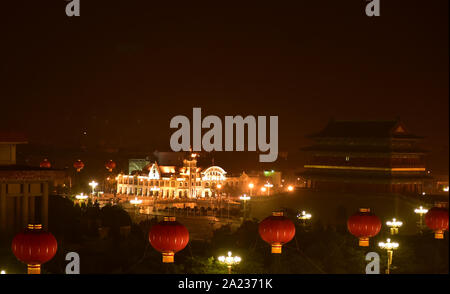 Pechino, Cina. 1 Ott 2019. Foto scattata il 1 ottobre, 2019 mostra la vista notturna di Pechino, capitale della Cina. Credito: Zhu Zheng/Xinhua/Alamy Live News Foto Stock