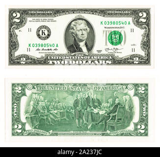 Due dollaro valuta degli Stati Uniti la scansione ad alta risoluzione su uno sfondo bianco Foto Stock