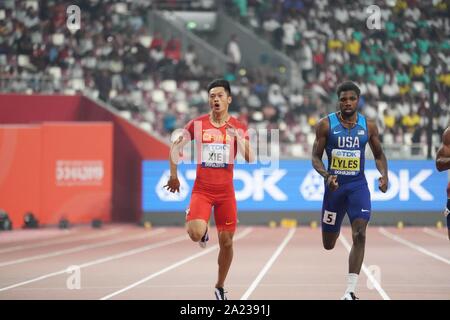 Doha in Qatar. Il 30 settembre, 2019. Xie Zhenye (L) della Cina compete durante gli uomini 200m semifinale al 2019 IAAF mondiale di atletica a Doha, in Qatar, Sett. 30, 2019. Xie entrato nel finale con 20.03. Credito: Li pista/Xinhua/Alamy Live News Foto Stock