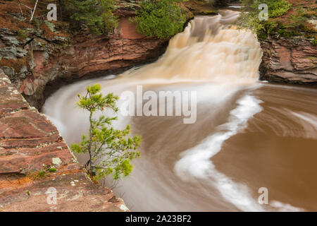 Le cascate Inferiori del Fiume Amnicon, Amnicon Falls State Park, Wisconsin, STATI UNITI D'AMERICA Foto Stock