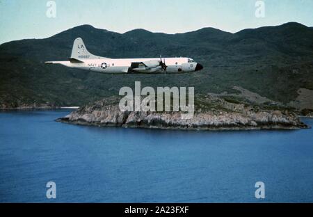 Stati Uniti d'America Vietnam-Krieg / Guerra del Vietnam - US NAVY / Marina degli Stati Uniti Lockheed P-3A Orion Foto Stock