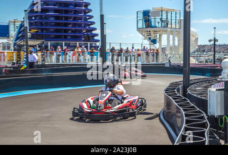 Pista Go kart su NCL Bliss Foto Stock