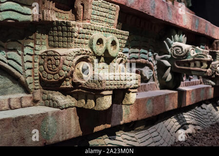 Luglio 24, 2019: replica della Piramide del serpente piumato (Teotihuacan). Museo Nazionale di Antropologia e Storia di Città del Messico Foto Stock
