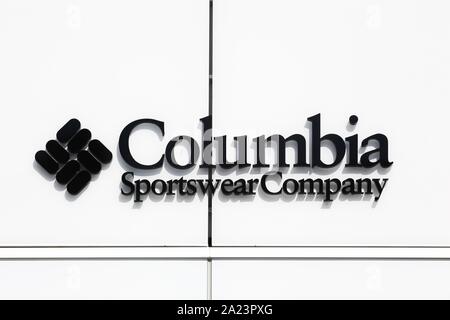 Villefontaine, Francia - 13 Settembre 2019: Columbia Sportswear company logo su una parete. Il Columbia Sportswear company è una società americana Foto Stock