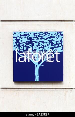 Villefranche, Francia - 21 Settembre 2019: Laforet logo su una parete. Laforet è una rete di agenzie del settore immobiliare francese, creata nel 1991 Foto Stock