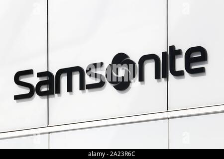 Villefontaine, Francia - 13 Settembre 2019: logo Samsonite su una parete. Samsonite è un americano di bagagli produttore e rivenditore Foto Stock