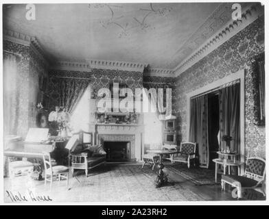 Gli interni ornati di Chandler Hale house, 1001 16th St., N.W., Washington D.C., mostrando il pianoforte, camini e Cina armadio Foto Stock