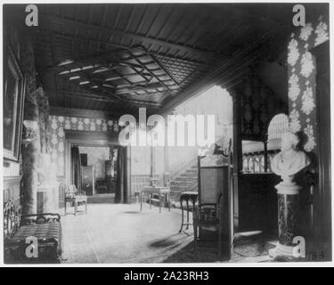 Gli interni ornati di Chandler Hale house, 1001 16th St., N.W., Washington D.C., mostrando il pianoforte, camini e Cina armadio Foto Stock