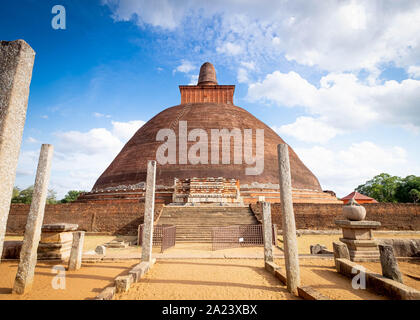 Polonnaruwa/ Sri Lanka - Agosto 07 2019: Jetavana Dagoba è uno dei punti di riferimento centrale nella sacra città del patrimonio mondiale Anuradhapura, Sri Lanka, Foto Stock