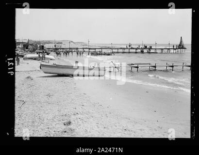 Disturbi della Palestina 1936. Vista del molo di Tel Aviv, mostrando Jaffa in lontananza Foto Stock