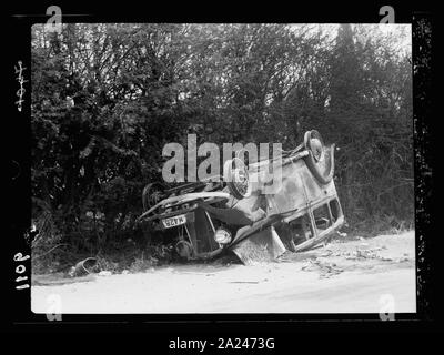 Disturbi della Palestina durante l'estate 1936. Jaffa. Auto ebraica bruciato, occupante uccise, 19 aprile 1936 Foto Stock