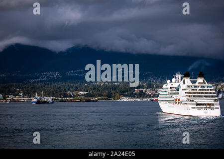 VANCOUVER, BC - 26 settembre 2019 - La nave di crociera in partenza il porto di Vancouver Foto Stock