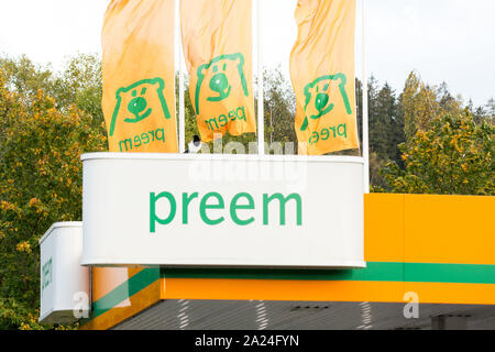 Gothenburg, Svezia. 28 Sep, 2019. Una svedese petroleum corporation di proprietà del miliardario Mohammed Hussein Al-Amoudi logo Preem visto a Göteborg. Credito: Karol Serewis SOPA/images/ZUMA filo/Alamy Live News Foto Stock