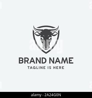 Testa di vacca con scudo logo design vettoriali, mucca emblema scudo, lungo testa cornuta illustrazione, logo di allevamento Illustrazione Vettoriale