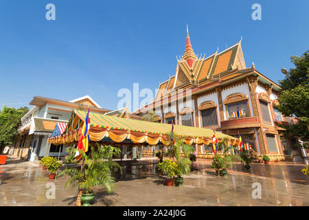 Siem Reap, Cambogia - Il 1 febbraio 2017: Tempio Buddista Wat Preah Prom Rath nella città Foto Stock