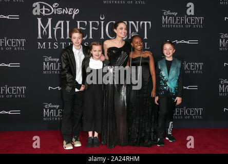 Hollywood, California, USA. Il 30 settembre, 2019. Shiloh Nouvel Jolie-Pitt, Vivienne Marcheline Jolie-Pitt, Angelina Jolie Zahara Marley Jolie-Pitt, Knox Léon Jolie-Pitt, all'Maleficent: padrona del male premiere al El Capitan Theatre di Los Angeles, la California il 30 settembre 2019 a Los Angeles, California. Credit Faye Sadou/MediaPunch Credito: MediaPunch Inc/Alamy Live News Foto Stock