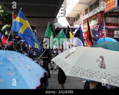 Hong Kong. 01 ott 2019. La gente di Hong Kong la scelta di non celebrare la Cina della Giornata Nazionale vacanza, ma invece 'nessuna celebrazione nazionale, solo il lutto nazionale" . Con gli eventi che si verificano in tutta Hong Kong. Credito: David Coulson/Alamy Live News Foto Stock