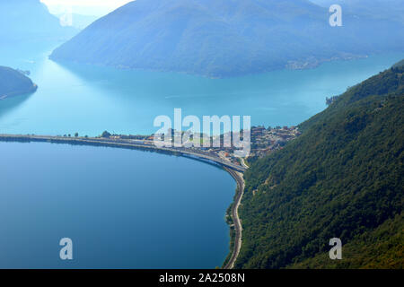 Vista del lago di Lugano panorama dal Monte San Salvatore ponte sopra il Lago di Lugano in Svizzera. Foto Stock