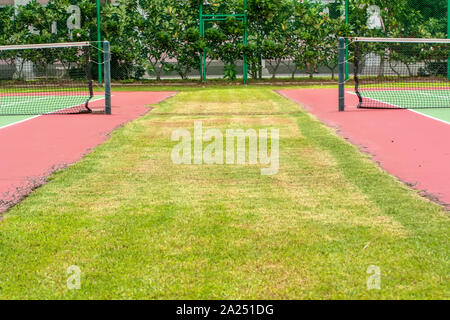 Campo da tennis nella zona dell'azienda. È un buon esercizio. Foto Stock