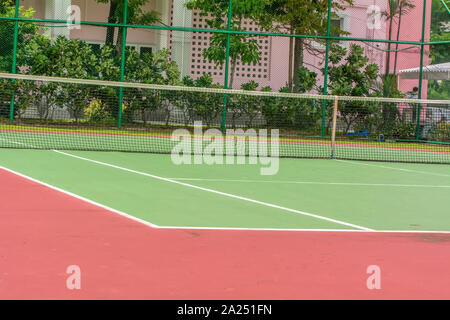 Campo da tennis nella zona dell'azienda. È un buon esercizio. Foto Stock