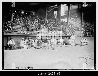 Phila. Atletica leggera piroga prima dell inizio del gioco 1 di 1914 World Series a Shibe Park (baseball) Foto Stock