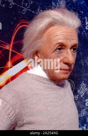 Waxwork statua raffigurante Albert Einstein (1879 - 1955) , tedesco-nato fisico teorico. Einstein ha sviluppato la teoria della relatività, uno dei due pilastri della fisica moderna (a fianco di meccanica quantistica). Foto Stock