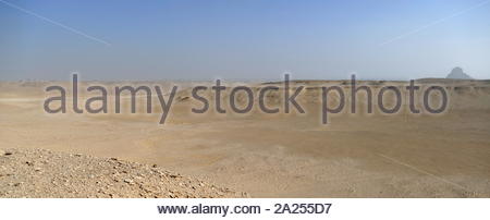 La piramide di Amenemhat III, a Dasher, Egitto. La Piramide nera è stato costruito da Re Amenemhat III durante il Medio Regno d'Egitto (2055-1650 a.C.). Si tratta di uno dei restanti cinque piramidi dell'originale undici piramidi di Dahshur in Egitto. Originariamente chiamato Amenemhat è potente, la piramide ha meritato il nome di "Black Piramide' per il suo oscuro, decadendo aspetto come un cumulo di macerie. La Piramide nera è stata la prima a casa sia il defunto il faraone e la sua regine Foto Stock