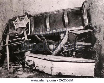 Tesori fotografato nella tomba del giovane faraone Tutankhamon nella Valle dei Re. La tomba è stata scoperta nel 1922 dal British Egyptologist Howard Carter (impiegato da Lord Carnarvon) Foto Stock