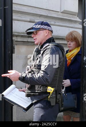 Wendy Morton, conservatori MP, alle porte di Downing street, aprile 2019. Wendy Morton; partito conservatore britannico politico. Lei è stato deputato del Parlamento europeo (MP) per la circoscrizione di Aldridge-Brownhills poiché il 2015 elezione generale. Governo assistente frusta. Foto Stock